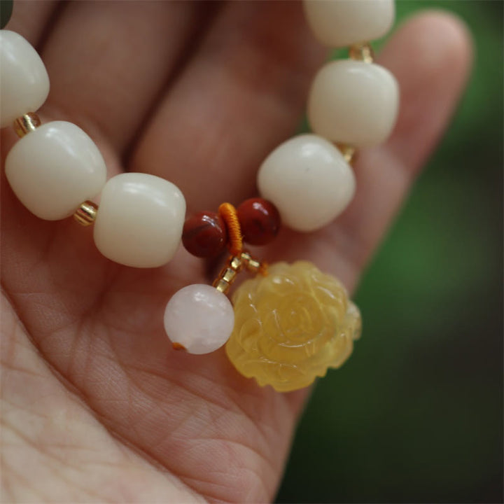 Bodhi Lotus Armband Weiß Naturstein Perlen Gold Anhänger Handgelenk