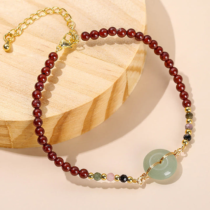 Armband Granat Frieden Ruhe mit grünem Jade Anhänger elegant