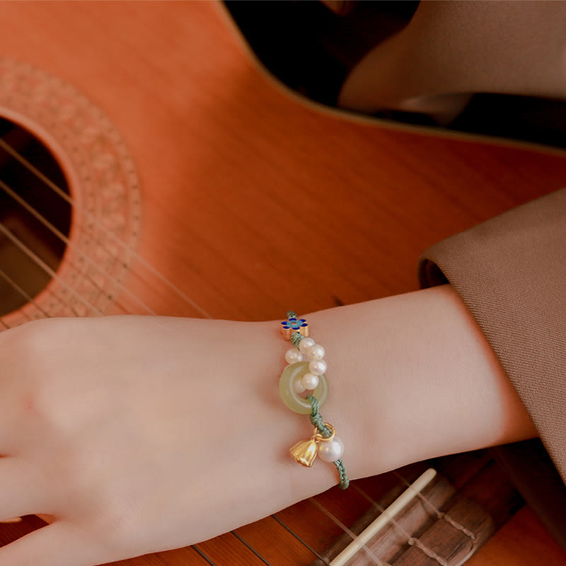 Armband Perle Jade – Glück & Frieden Energie am Handgelenk getragen elegant