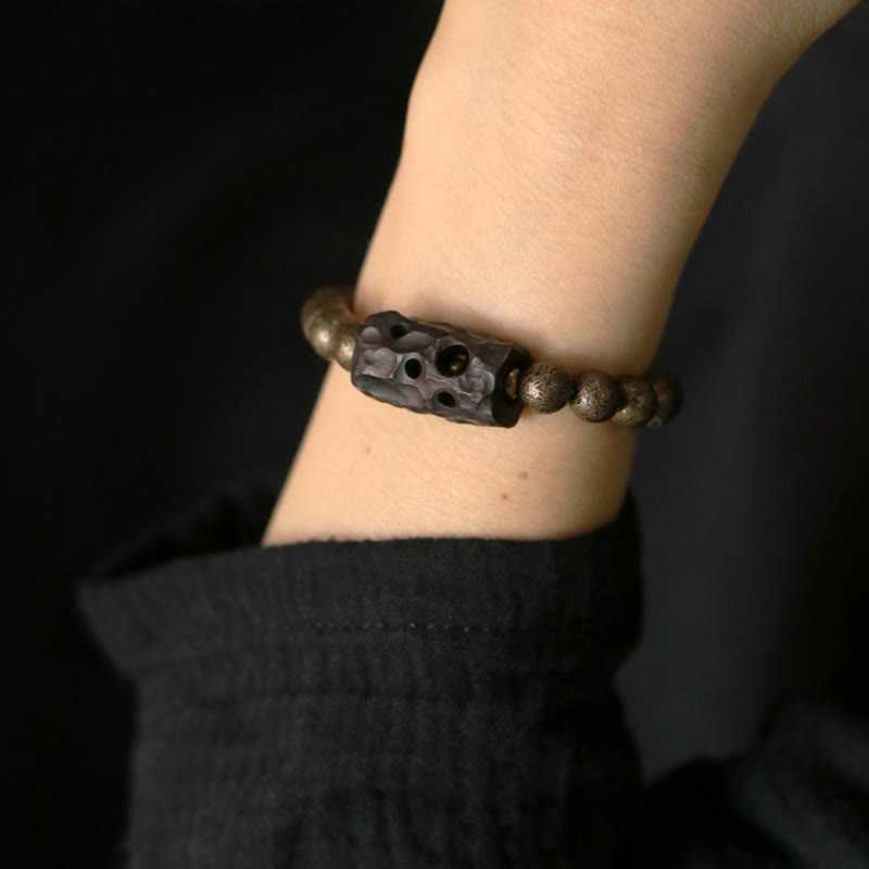 Armband Kupfer Ebenholz Frieden Balance Energie am Handgelenk getragen
