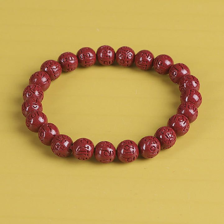 Rotes Zinnober Armband mit Om Mani Padme Hum Gravur elastisch getragen