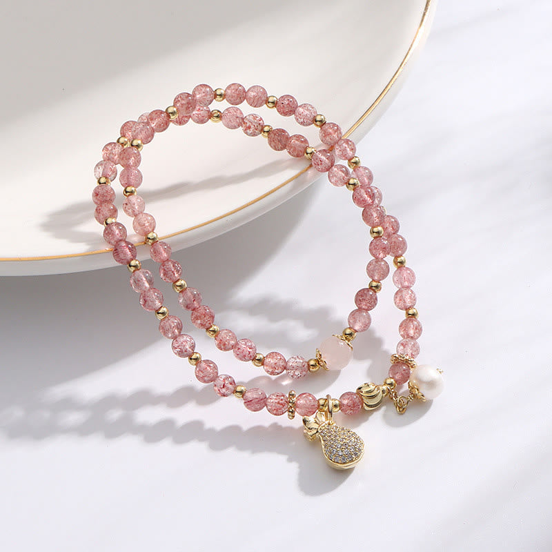 Armband Erdbeerquarz zweireihig mit goldenen Perlen und Anhänger