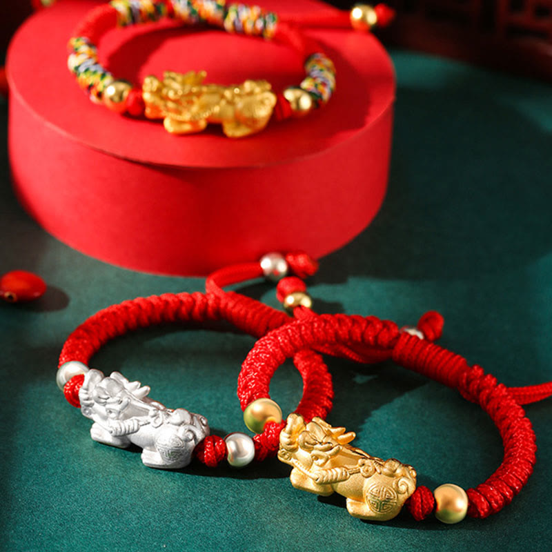 Rotes Armband mit goldenem Pixiu Anhänger Wohlstand Glück.
