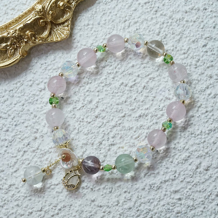 Armband Erdbeerquarz Fluorit Heilung mit grünen Kristallen goldfarben