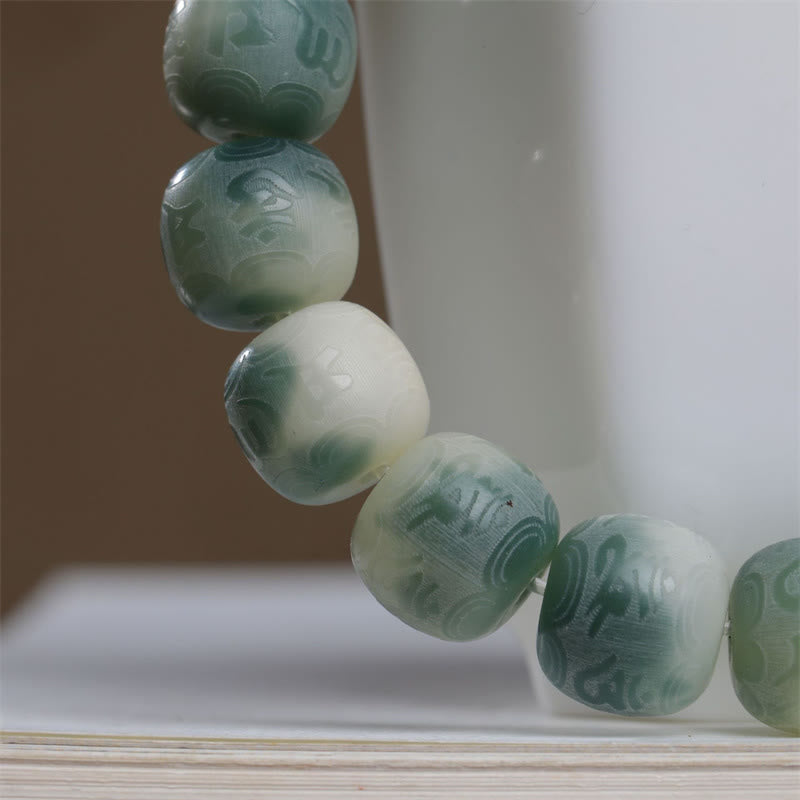 Bodhi Om Mani Padme Hum Armband mit grünen Steinen Perlen elastisch.