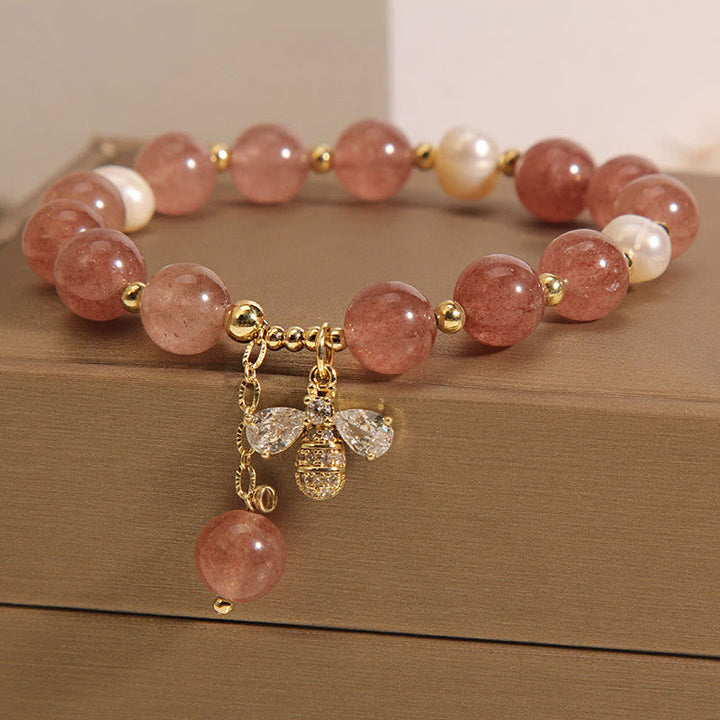 Armband Erdbeerquarz Perle Gold Biene Charm elegant rosa