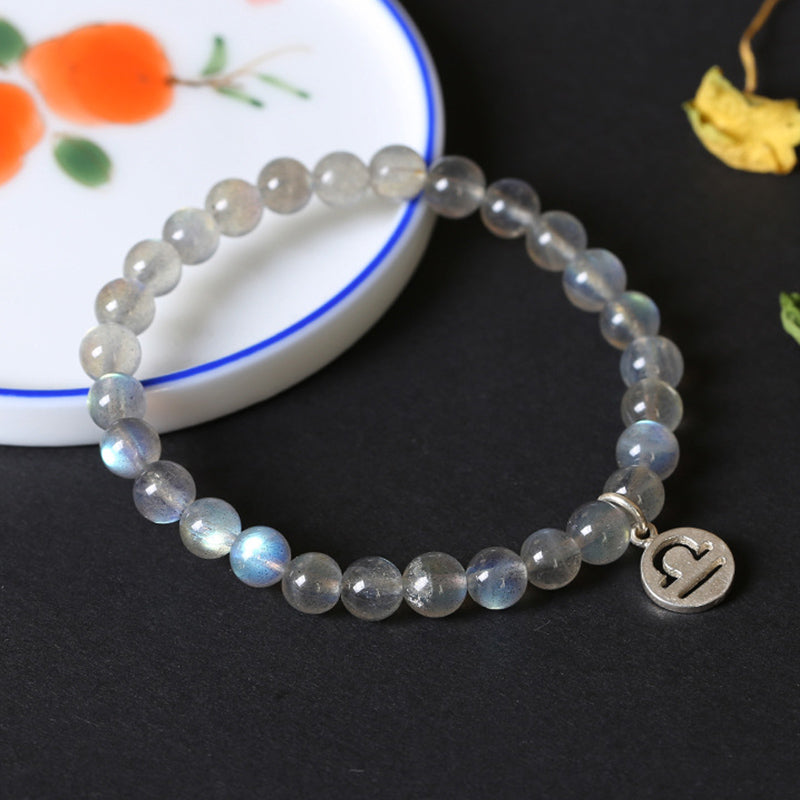 Armband Mondstein Mond mit silbernem Charm elastisch getragen