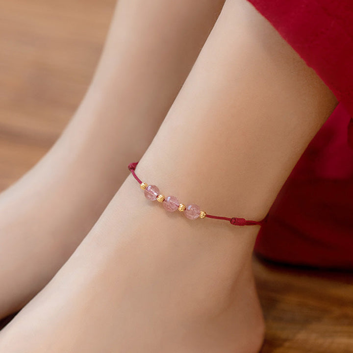 Armband Erdbeerquarz am Handgelenk rosa Naturstein Glück Lebensfreude elastisch