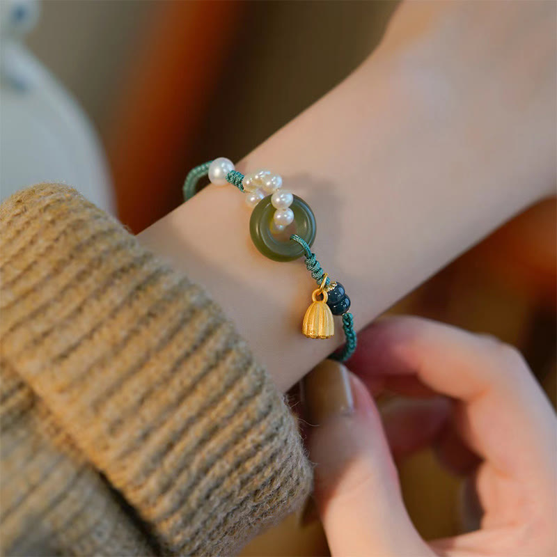Armband Perle Jade grüner Stein Perlen elastisch Handgelenk getragen