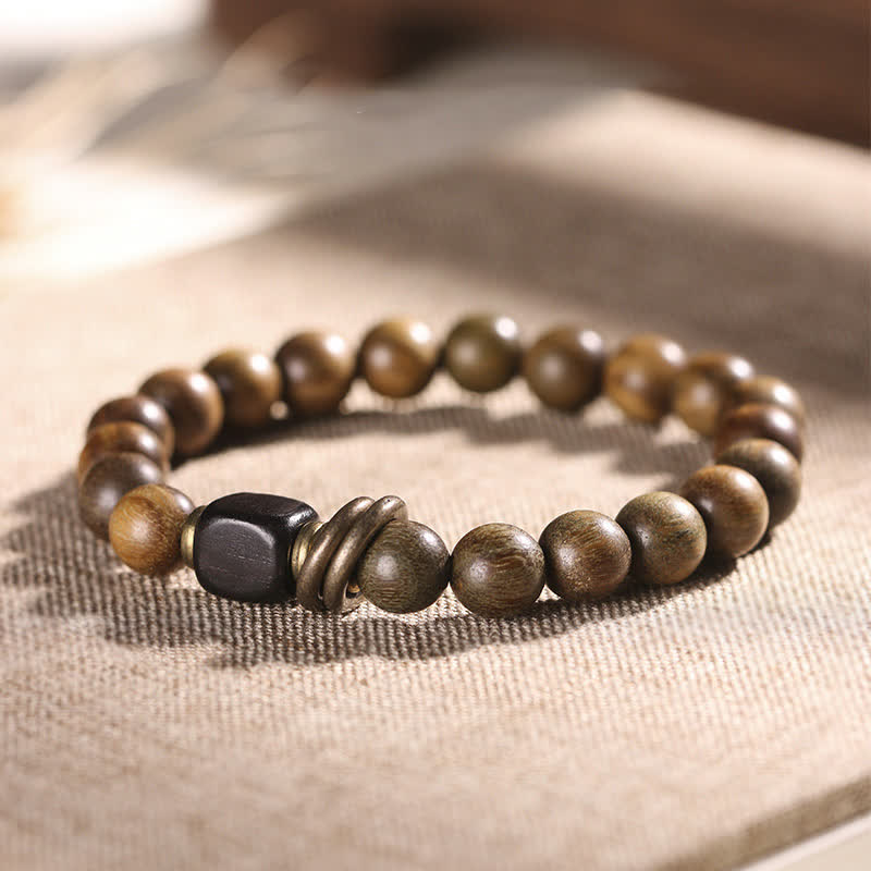 Armband Sandelholz Kristall – Frieden Naturstein braun elegant getragen