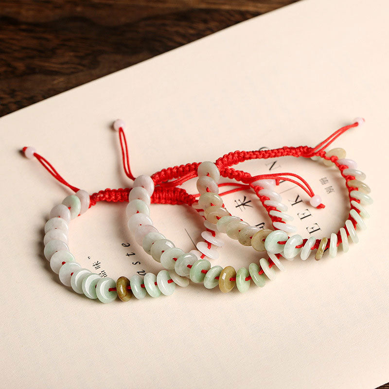 Armband Jade mit roten Schnüren und weißen Perlen Schutz Glück