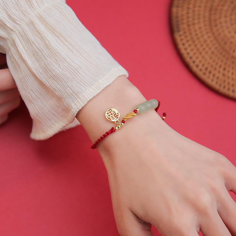 Jade Armband Fu-Zeichen Glück Balance rot Gold elegant Handgelenk getragen