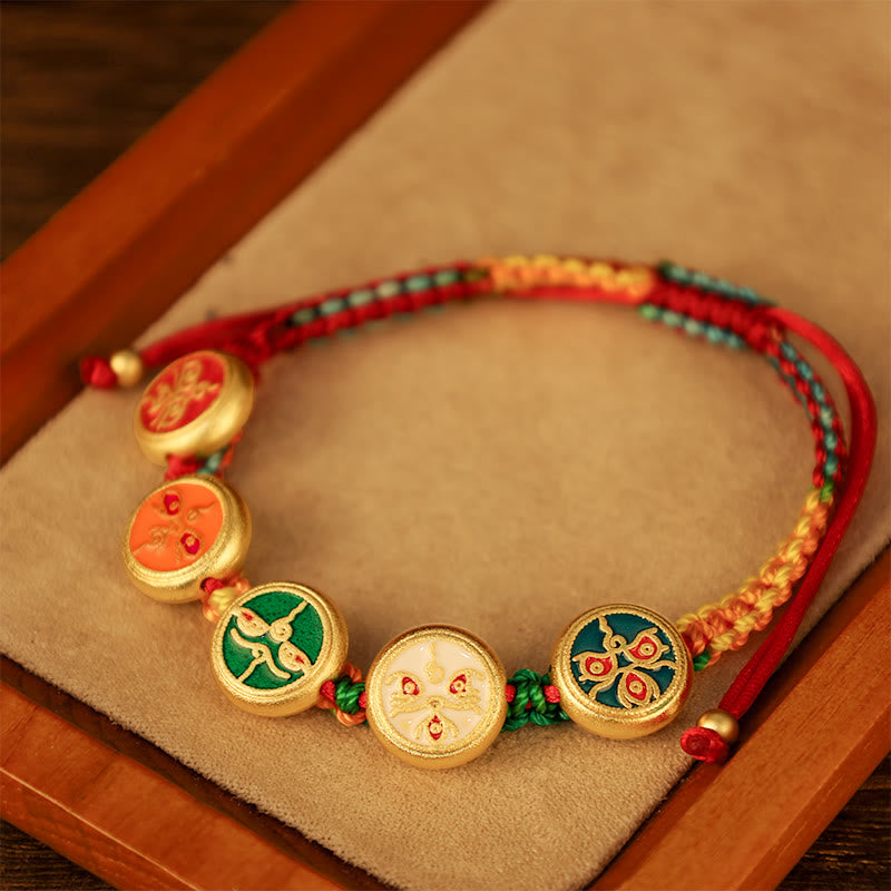 Armband Five Five – Glück & Wohlstand mit goldenen Medaillons rot geflochten.