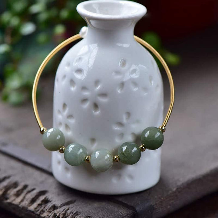 Armband Jade – Glück & Fülle grüne Kugeln goldene Spange Dekoration