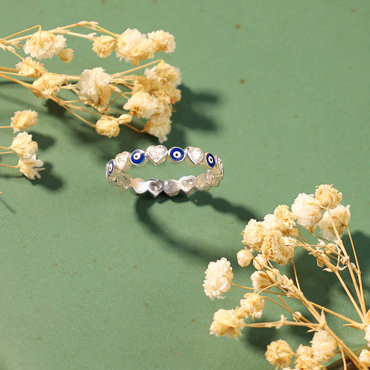 Silbernes Armband Böses Auge – Glück mit herzförmigen Elementen elegant.