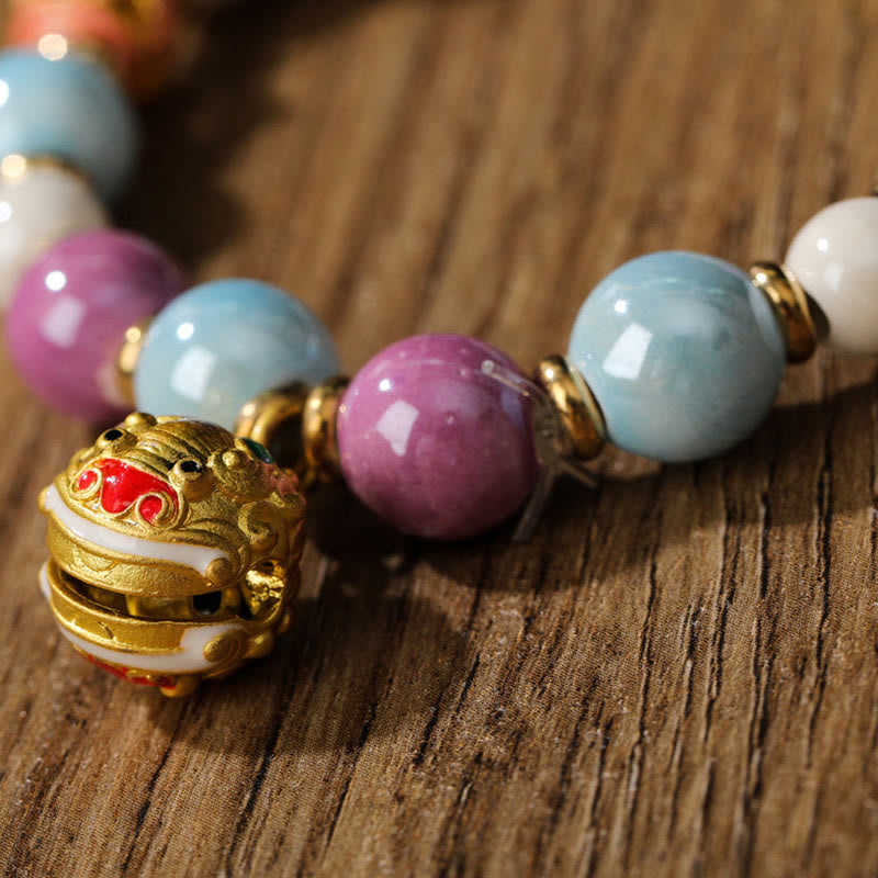 Armband – Schutz & Wohlstand & Energie mit Perlen goldenen Verzierungen Holz.