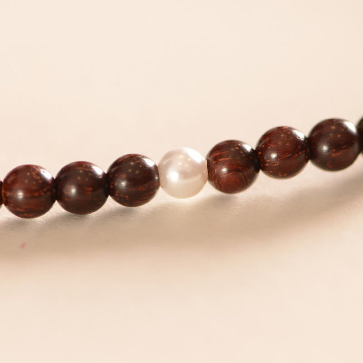 Sandelholz Armband mit weißer Perle braune Holzperlen elastisch Schmuck