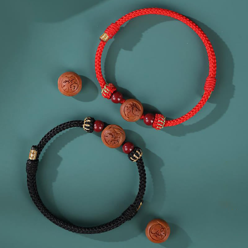 Rote und schwarze Armbänder mit Zinnober Chinesisches Tierkreis Wohlstand Perlen.