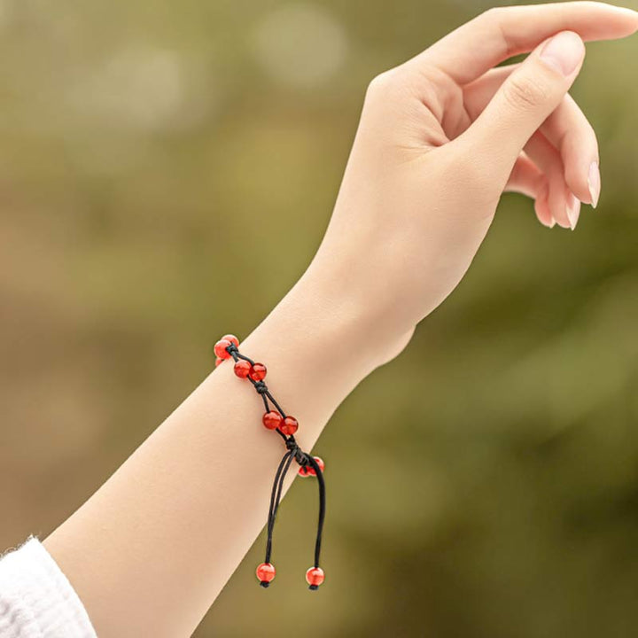 Armband Roter Achat Zinnober – Ruhe am Handgelenk getragen elegant