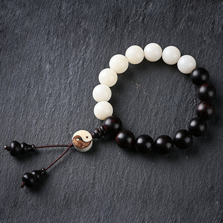 Armband Ebenholz – Schutz mit weißen und schwarzen Perlen elastisch.