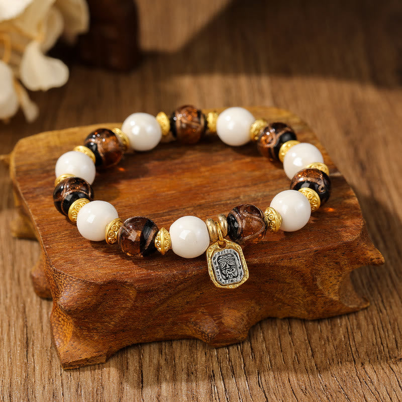 Armband – Schutz & Wohlstand & Balance mit weißen Perlen und braunem Stein