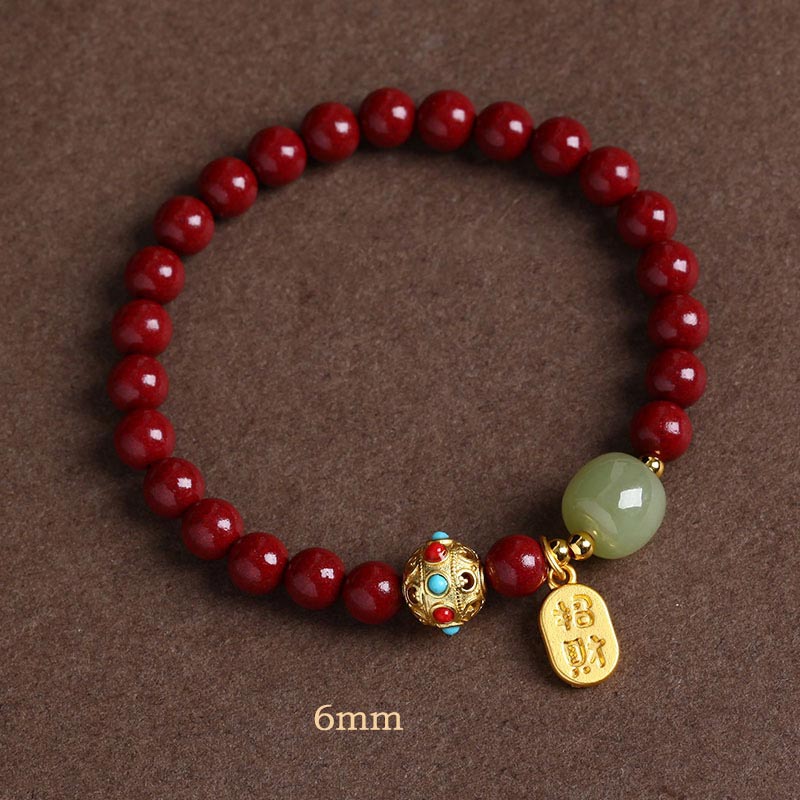 Rotes Perlen Armband mit grünem Aventurin Anhänger Nahaufnahme