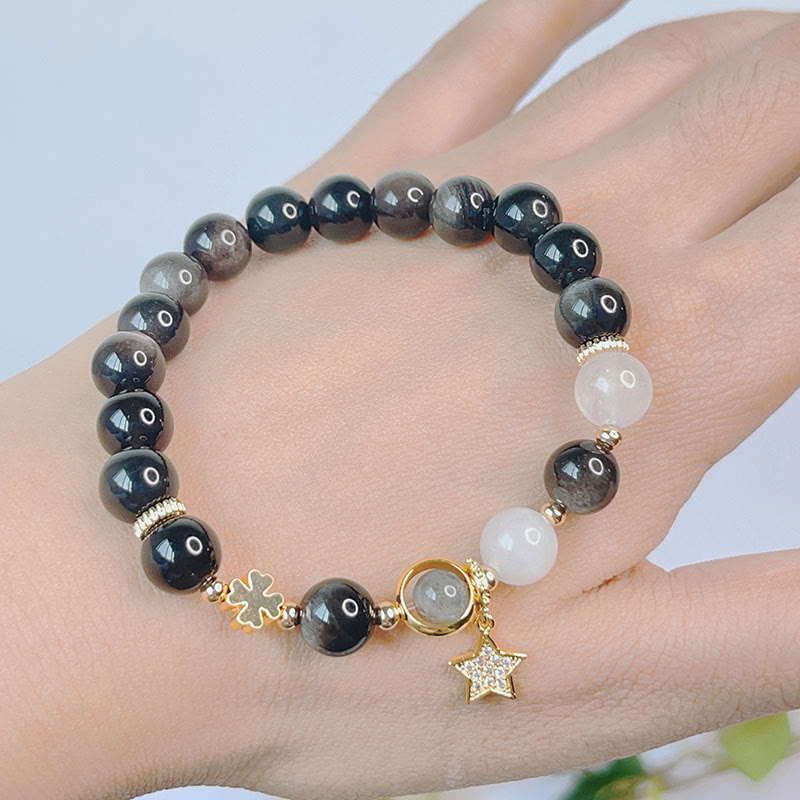 Obsidian Armband Silber Stern Schutz Liebe am Handgelenk getragen schwarz weiß