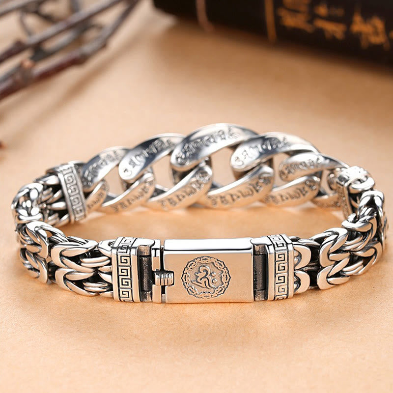 Silbernes Armband Om Mani Padme Hum Frieden Energie am Handgelenk getragen