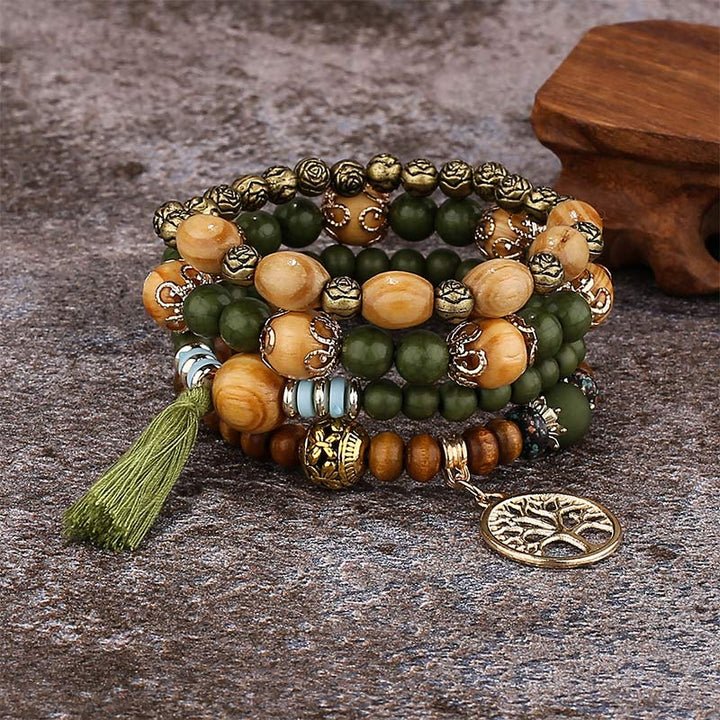 Armband – Heilung mit grünen Steinen, Holzperlen und Anhänger.