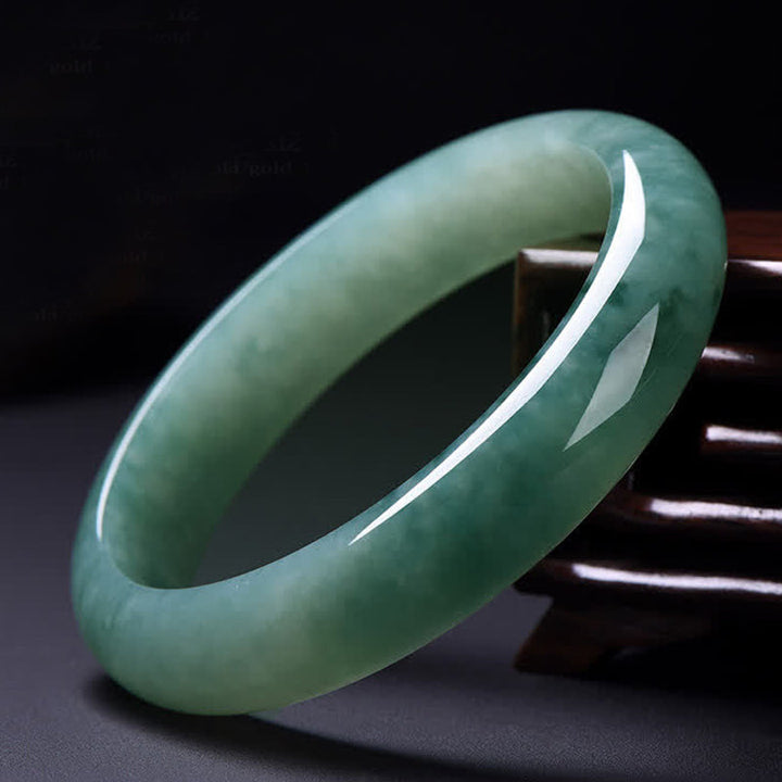 Jade Armband grün poliert glänzend Naturstein elegantes Schmuckstück Balance