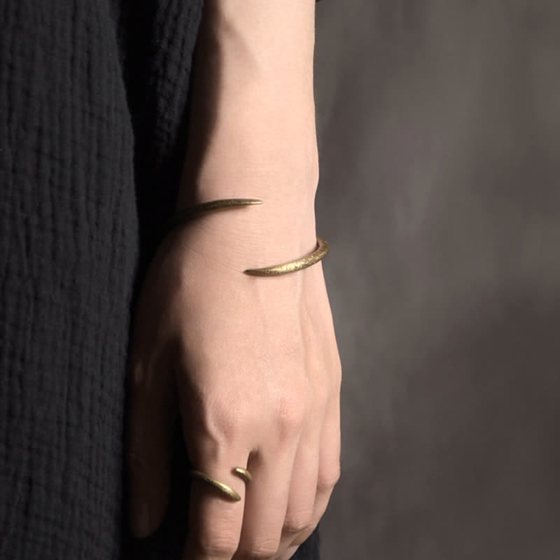 Kupfer Armband Glück Segen elegantes Design am Handgelenk getragen
