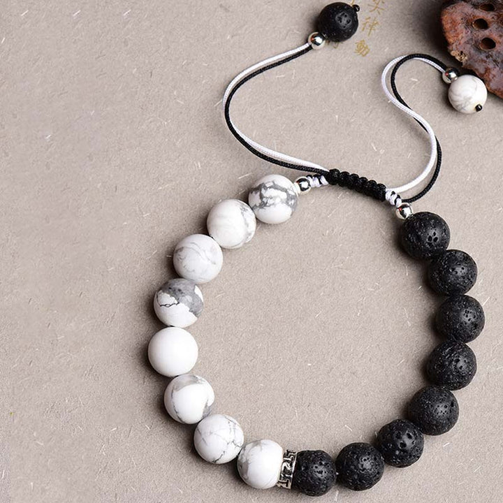 Armband Lavastein Yin Yang – Schutz weiß schwarz Flachaufnahme Naturstein