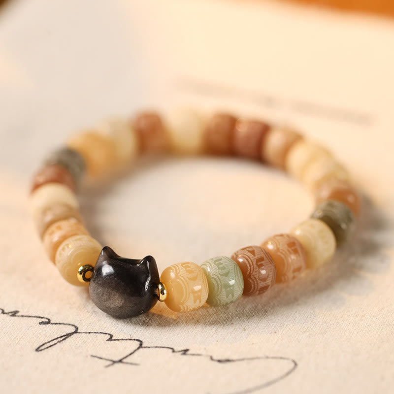 Armband mit schwarzem Obsidian und Bodhi-Perlen auf Leinenstoff.
