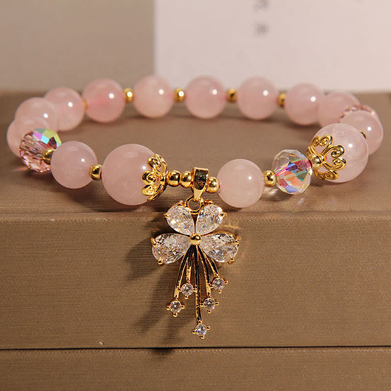 Rosaquarz Armband mit goldenem Schmetterling Anhänger elegant.