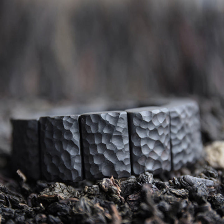 Ebenholz Armband Paar Frieden schwarze Perlen Naturstein Nahaufnahme Detail
