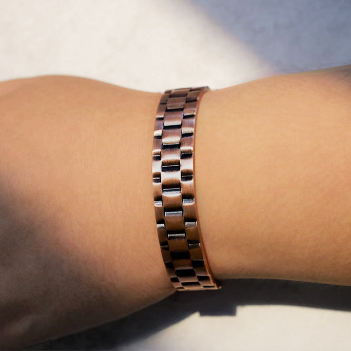 Kupfer Armband am Handgelenk getragen Balance Energie Naturstein