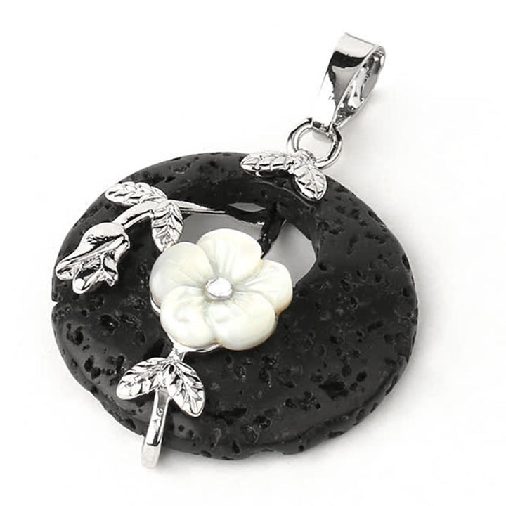 Kette Amethyst Grünaventurin Blume – Heilung & Harmonie – Bild 20 – Schwarzer Lava-Stein Anhänger weiße Blume silberne Blätter Kette