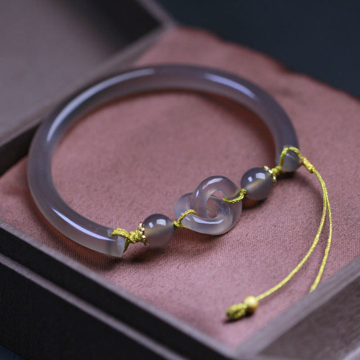 Armband Achat – Frieden & Balance Energie auf rosa Untergrund präsentiert
