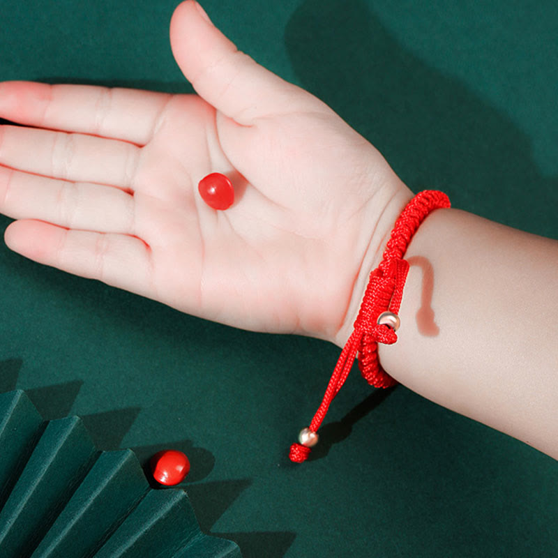 Rotes Armband 925 Silber Pixiu Wohlstand mit Perlen elegant getragen