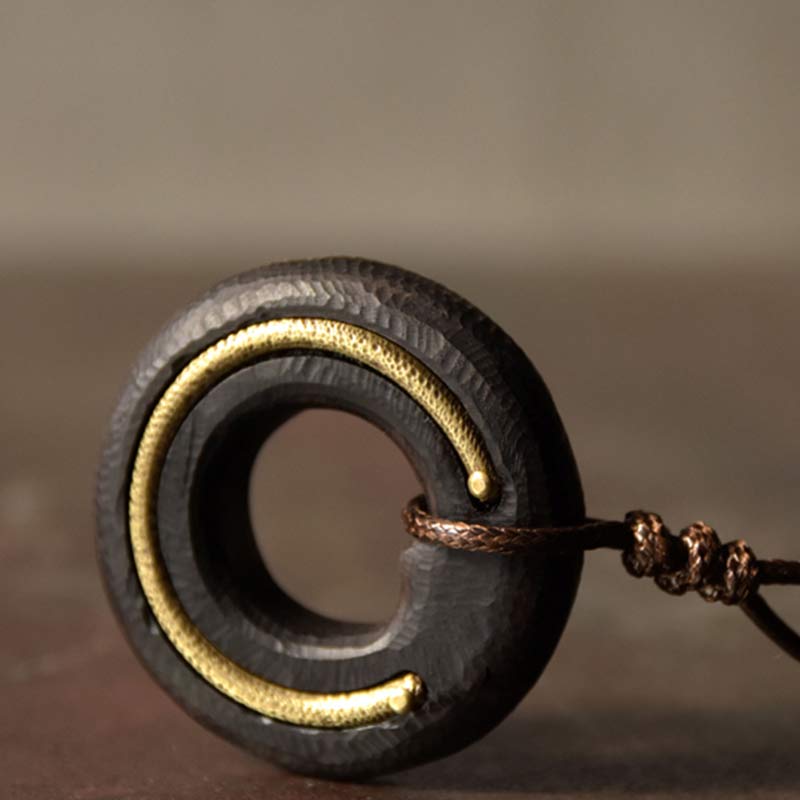 Ebenholz Zen Kreis – Gelassenheit & Frieden – Bild 14 – Ebenholz Zen Kreis schwarzer Anhänger mit goldenem Akzent Naturstein