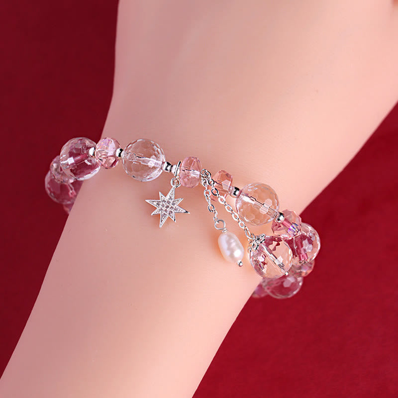 Armband mit rosafarbenen Kristallperlen und silbernem Stern-Anhänger.