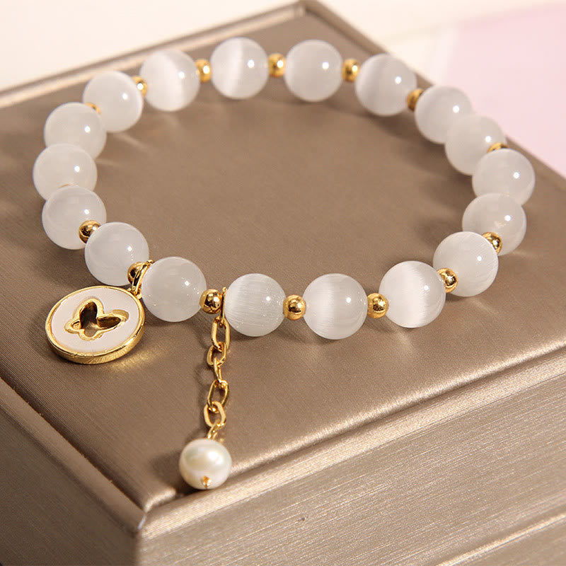 Weißes Armband Schmetterling – Liebe Energie mit Perlen Gold.