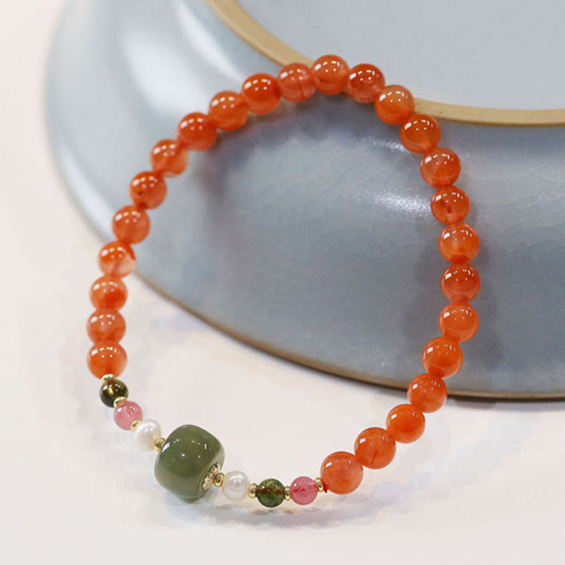 Armband Roter Achat Jade – Ruhe mit grünem Stein elegant gestylt