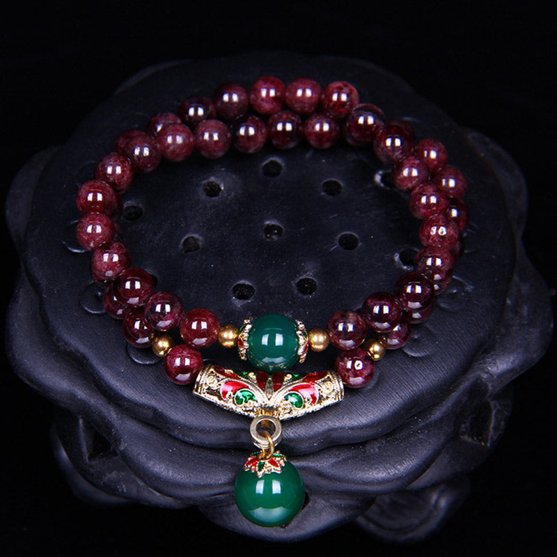 Armband Granat – Segen mit grünem Jade Anhänger elegant.