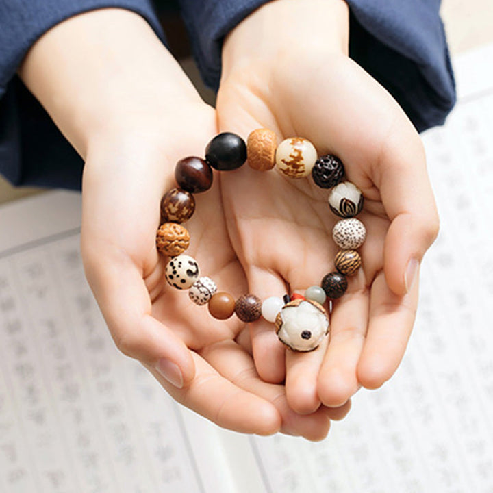 Armband Bodhi Lotus – Frieden mit natürlichen Perlen in Händen