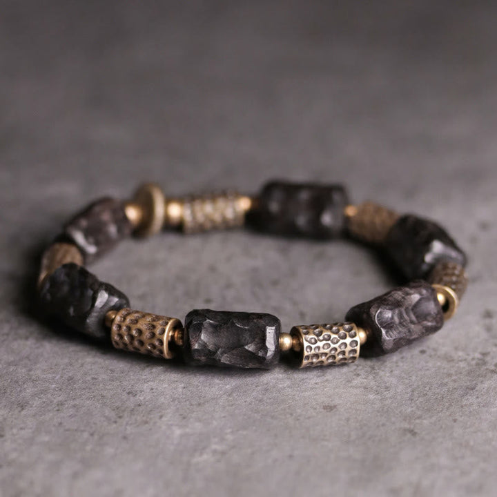 Armband Kupfer Ebenholz mit schwarzen Steinen und metallischen Perlen elegant.