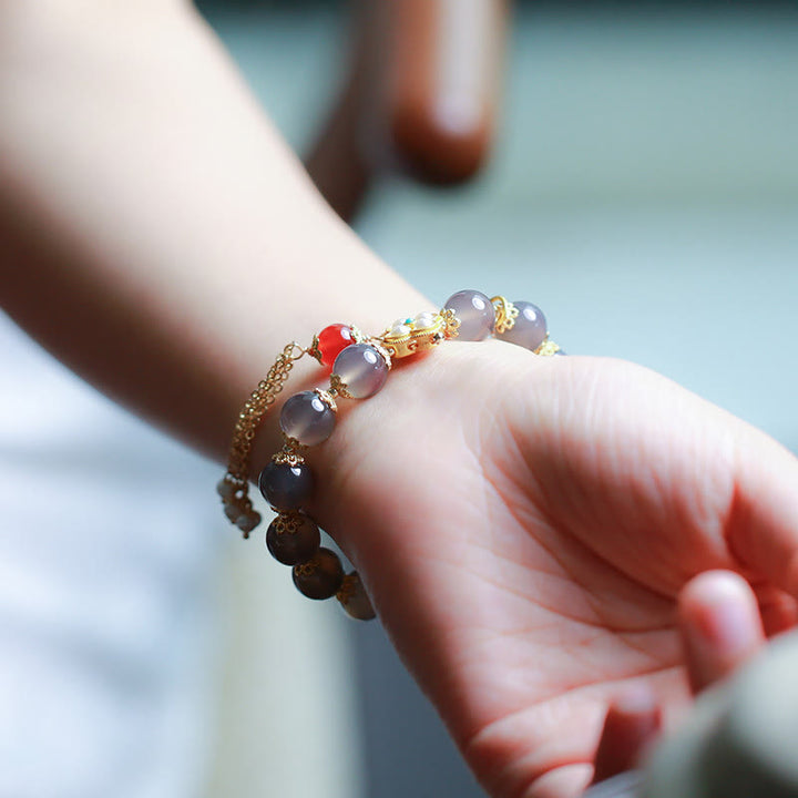 Armband Achat Perle Fu-Zeichen Balance am Handgelenk getragen Naturstein