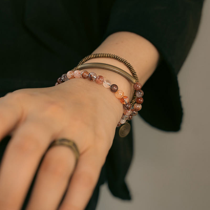Armband Kupfer – Liebe mit Rosenquarz Perlen am Handgelenk getragen
