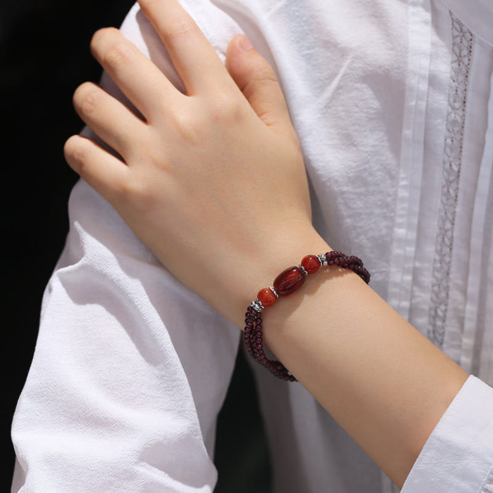 Armband Roter Achat Granat – Schutz am Handgelenk getragen rote Natursteine