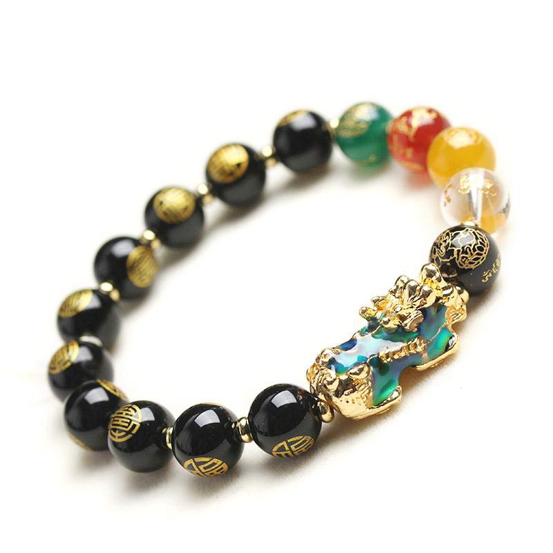 Obsidian Pixiu Armband mit schwarzen Steinen und goldenem Charm Nahaufnahme